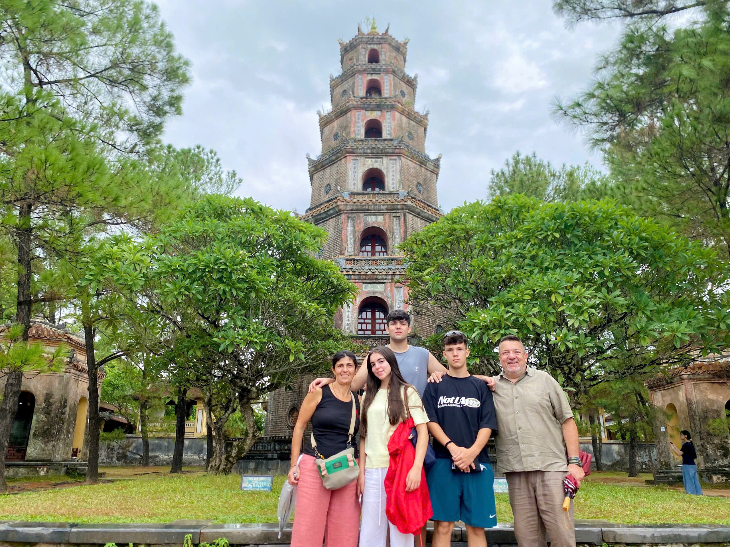 Hue Sunset Experience with Dragon Boat & Local Food