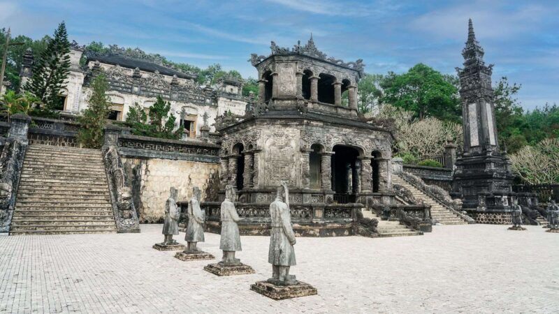 khai dinh tomb thumb