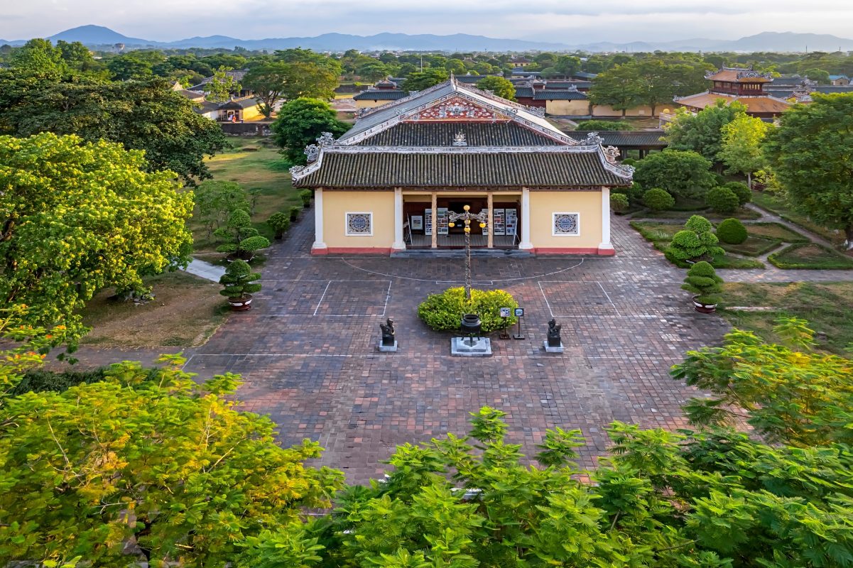 Duyet Thi Duong Royal Theater
