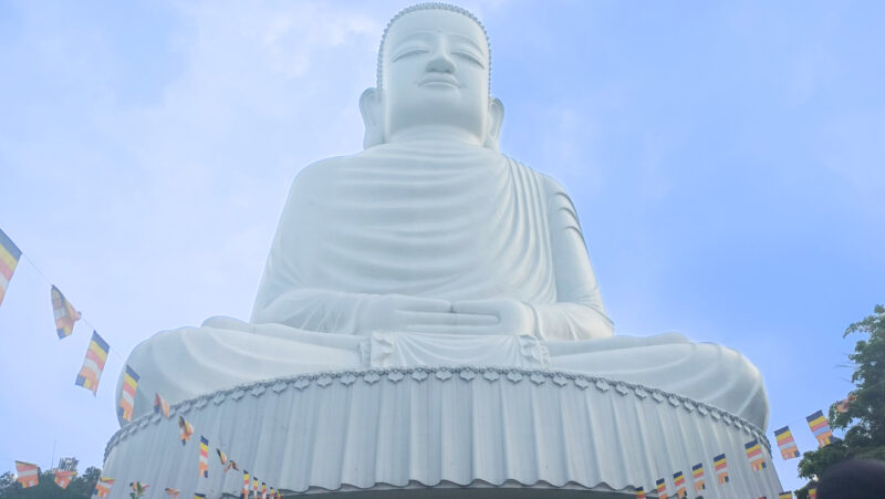 27 meter high Shakyamuni Buddha statue