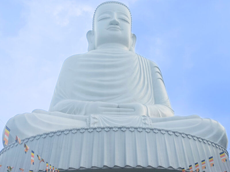 27 meter high Shakyamuni Buddha statue