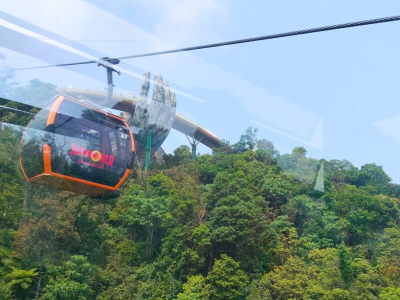 Experience the cable car to get to Golden Bridge