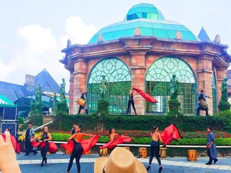 Private Car Danang to Ba Na Hills 10 Performance at Do Dume Square