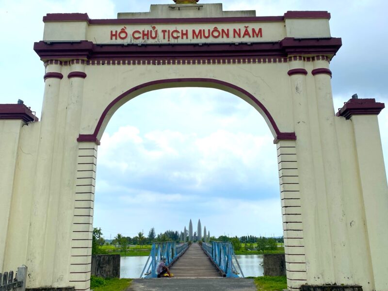 Hien Luong Bridge and Ben Hai River