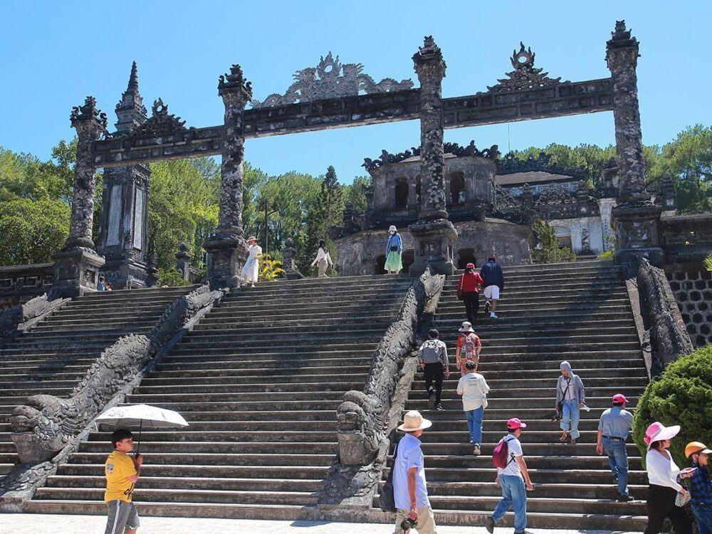 khai dinh royal tomb min