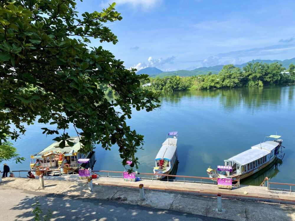 Hue Dragon Boat on Perfume River