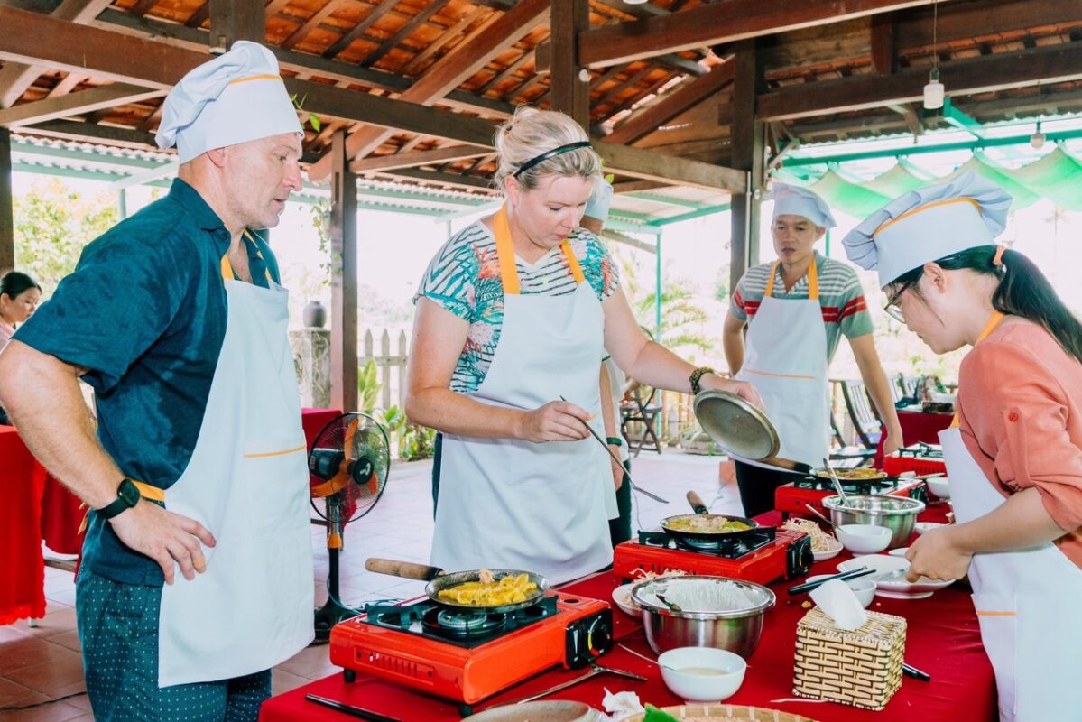 Private guided tour from Tien Sa Port to Hoi An and Cooking Class