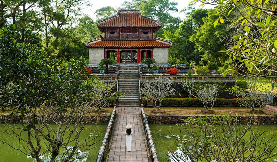 Danang to Hue Day Trip by Private Car