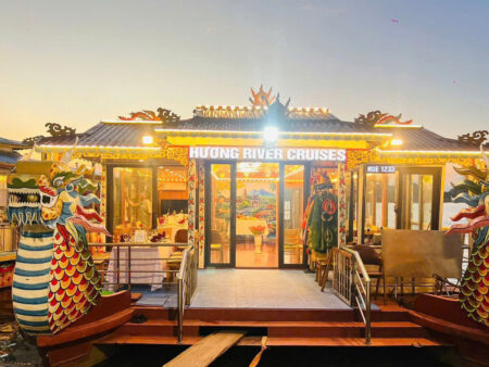 Hue Night Tour: Perfume River Dinner Cruise & Traditional Folk Music